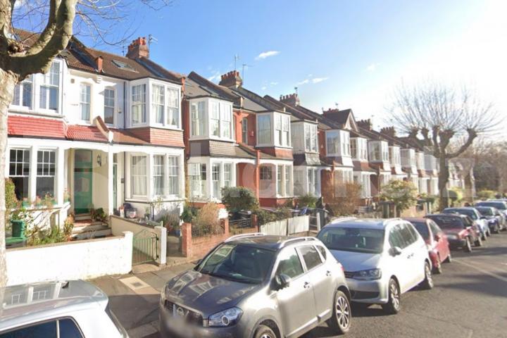 1 bed in crouch end with a roof terrace Priory Ave, Crouch End